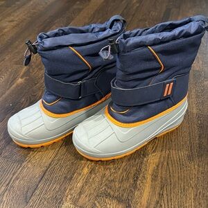 Boys Cat & Jack Snow Boots Size 5, New (no tags)